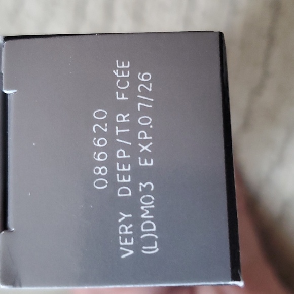 Mary Kay CC Cream Very Deep - Picture 2 of 3